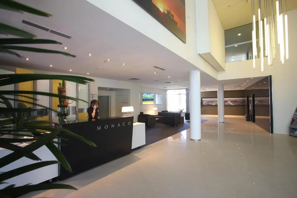 Monaco Caloundra Aparthotel 4*,